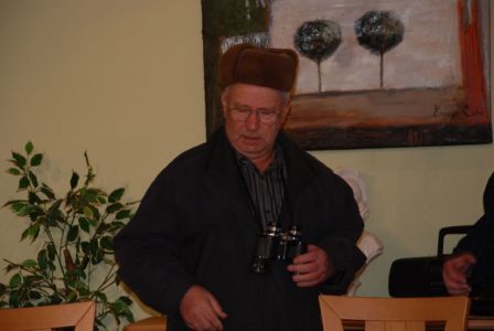 2010 042